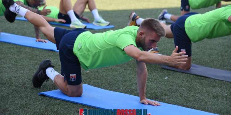 Taranto, la squadra abbraccia i tifosi: la fotogallery