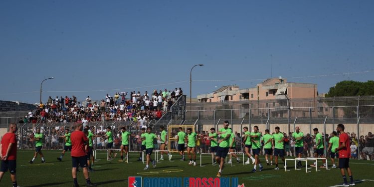 Taranto, la squadra abbraccia i tifosi: la fotogallery