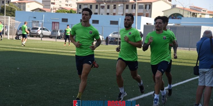 Taranto, la squadra abbraccia i tifosi: la fotogallery