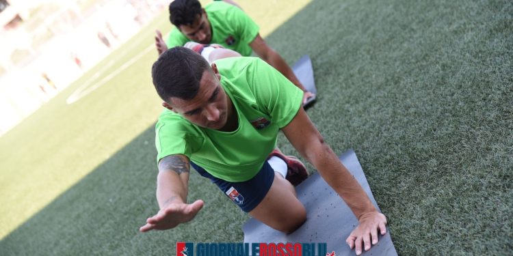 Taranto, la squadra abbraccia i tifosi: la fotogallery