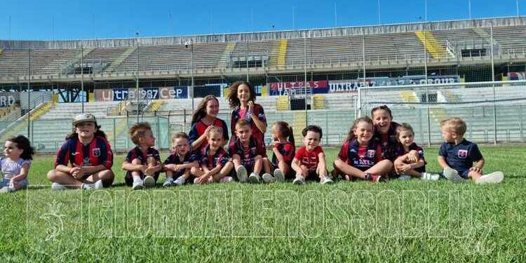 Taranto, tifosi: i bambini dello “Zoccolo Duro” omaggiano Ferrara