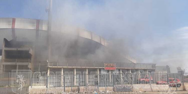 Taranto, Iacovone senza pace: l’incendio riprende vigore