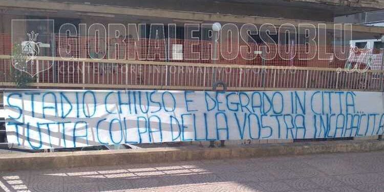 Taranto, stadio Iacovone: inizia la protesta nella città