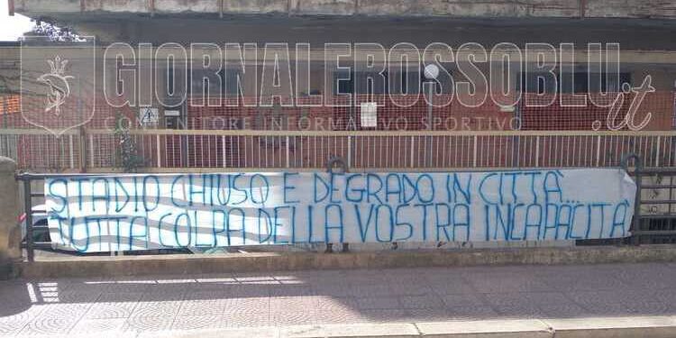 Taranto, stadio Iacovone: inizia la protesta nella città
