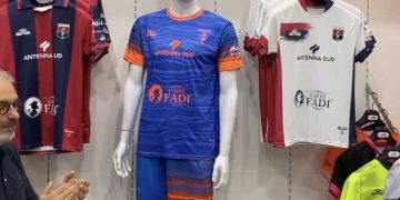 Taranto, presentata la terza maglia