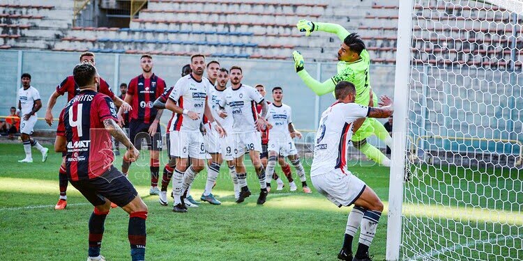 Taranto-Crotone 2-1, la fotogallery