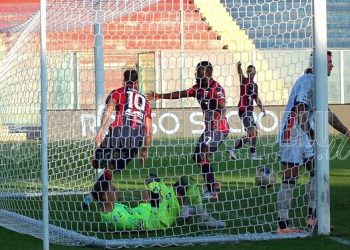 Taranto-Crotone 2-1, la fotogallery