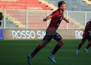 Taranto-Crotone 2-1, la fotogallery