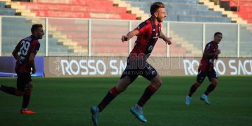 Taranto-Crotone 2-1, la fotogallery