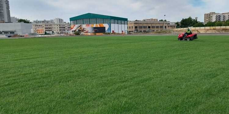 Stadio “Valente”: pronto il manto erboso, parte la posa della pista