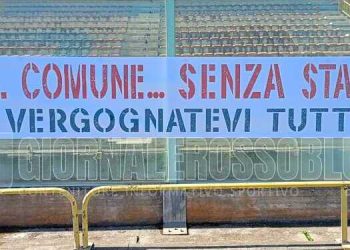Taranto, tifosi: striscione posizionato nello Iacovone per la questione stadio