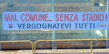 Taranto, tifosi: striscione posizionato nello Iacovone per la questione stadio