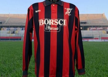 Taranto, la maglia storica: la maglia di Sossio Aruta per la stagione 1994/1995
