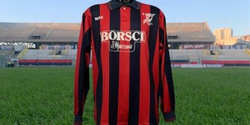 Taranto, la maglia storica: la maglia di Sossio Aruta per la stagione 1994/1995