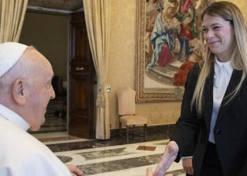Marzia Varvaglione in udienza da Papa Francesco con il mondo del vino
