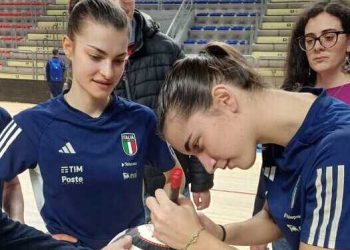 Incontro Eccezionale con la Nazionale Italiana di Calcio a 5 Femminile: Un’Esperienza Indimenticabile per i calcettisti del Progetto “Alziamo l’Asticella”
