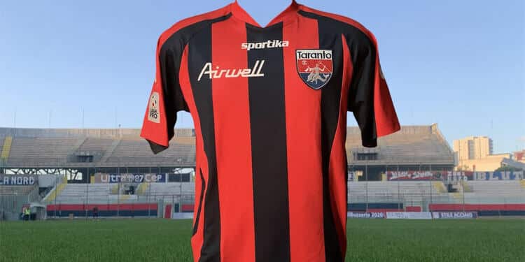 Taranto, la maglia storica: la maglia di Matteo Guazzo per la stagione 2010/11