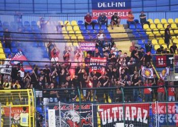 Giugliano-Taranto, misure cautelari per undici tifosi