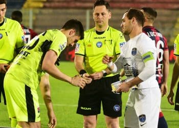 Taranto, la consegna del gagliardetto di E77 srl e GiornaleRossoBlu.it