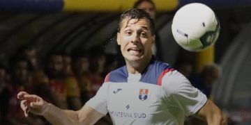 Giugliano-Taranto 1-0, la cronaca: esordio con sconfitta di rigore
