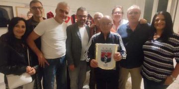 E77 GROUP SRL dona il gagliardetto dei Play-off 2023-24 al Taranto Club Iacovone di Castellaneta