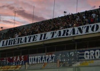 Stadio Iacovone, lancio di petardi durante Taranto-Sorrento: arrestato presunto autore