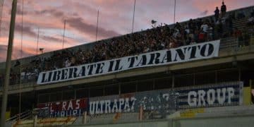 Stadio Iacovone, lancio di petardi durante Taranto-Sorrento: arrestato presunto autore