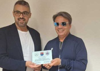 Giornale Rossoblu ed E77 srl premiano mister Ezio Capuano