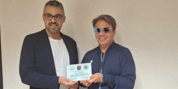 Giornale Rossoblu ed E77 srl premiano mister Ezio Capuano