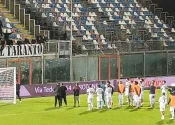 Crotone-Taranto 2-1, le pagelle: Bene Shiba e Del Favero, Speranza prova a mettere qualità