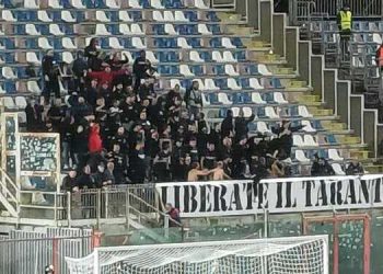 Crotone-Taranto 2-1, la moviola: non fischiato un fallo su Fabbro al 69°