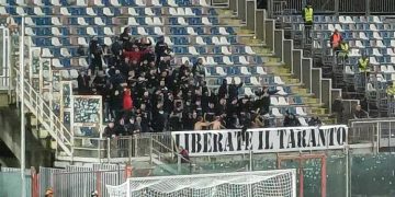 Crotone-Taranto 2-1, la moviola: non fischiato un fallo su Fabbro al 69°