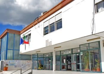 Infiltrazioni di acqua piovana nella palestra della “Pirandello“. Lunedi’ al via gli interventi di straordinaria manutenzione