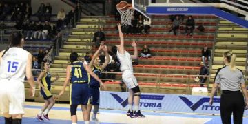 Serie B – Basket fem., la Dinamo cade inaspettatamente in casa con lo Stabia