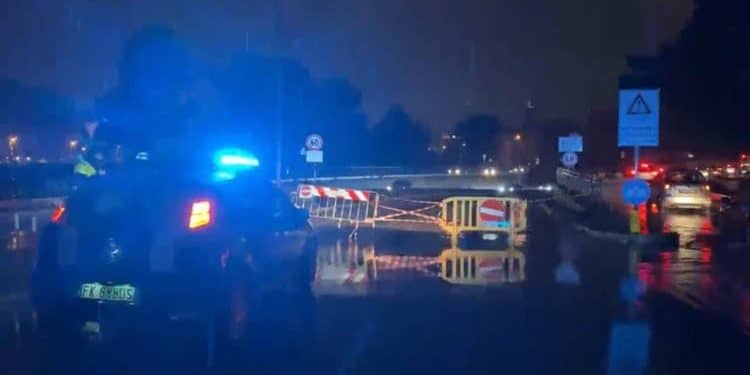 Taranto allagata, disagi in tutta la città per la pioggia