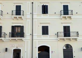 In centro a Taranto uno storico palazzo ritorna in vita grazie a Baux