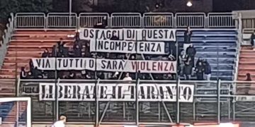 Sotto 0-5 e i tifosi del Taranto impediscono di iniziare il secondo tempo contro il Sorrento