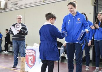 Dinamo Nuovi Orizzonti, le atlete premiano i ragazzi del “Campus sportivi – in cerca di talenti”
