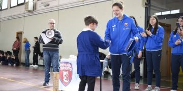 Dinamo Nuovi Orizzonti, le atlete premiano i ragazzi del “Campus sportivi – in cerca di talenti”