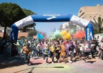 “Stramassafra a colori ”: a Massafra un fiume colorato di studenti