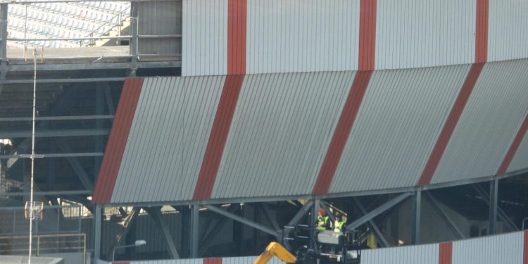 Inizia la demolizione del settore inferiore della tribuna dello Stadio Erasmo Iacovone