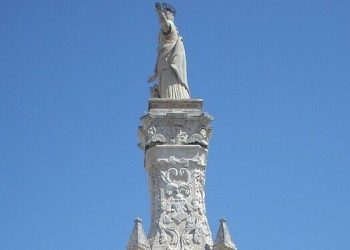 Torre Santa Susanna, la statua della patrona perde una mano: mistero e preoccupazione tra i fedeli