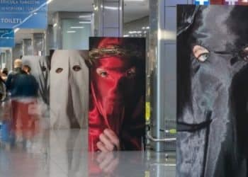 Il racconto della Settimana Santa accoglie i viaggiatori all’aeroporto di Brindisi