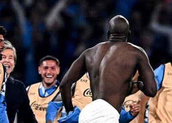 Napoli campione d’Italia per la quarta volta: battuto il Cagliari 2-0, è Scudetto al Maradona