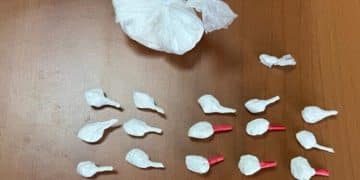 Taranto, 22enne arrestato per spaccio: cocaina nascosta nel giubbotto e nel frigorifero