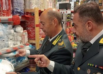 Taranto: Sequestrati oltre 35.000 prodotti contraffatti e pericolosi per la salute
