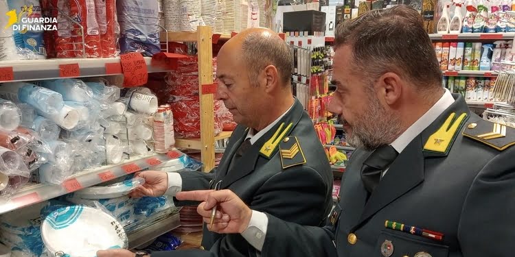 Taranto: Sequestrati oltre 35.000 prodotti contraffatti e pericolosi per la salute