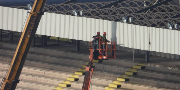 Stadio Iacovone, via alla rimozione della vecchia copertura: lavori in piena fase operativa