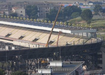 Stadio Iacovone, via alla rimozione della vecchia copertura: lavori in piena fase operativa