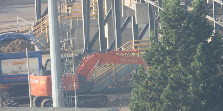 Stadio Iacovone, via alla rimozione della vecchia copertura: lavori in piena fase operativa